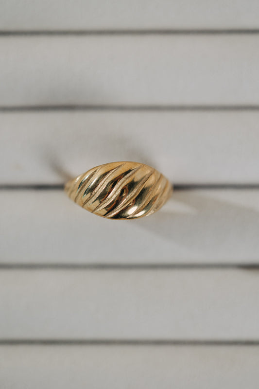 Malia | Croissant ring