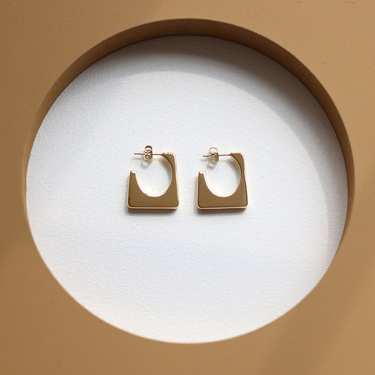 Donna | Rounded square earring