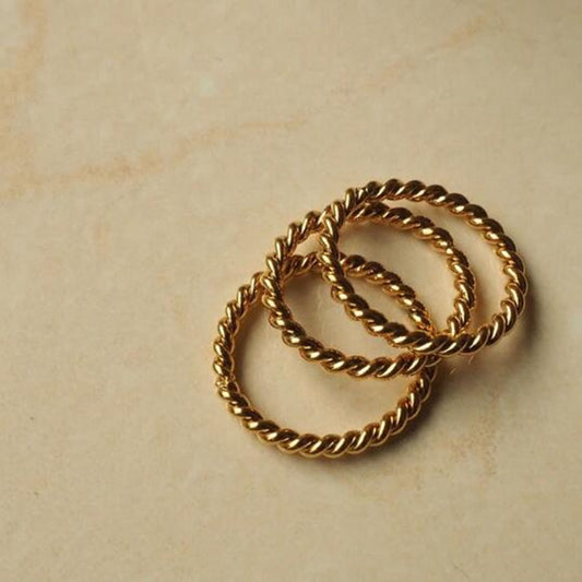 Wren | Stackable thin twist ring